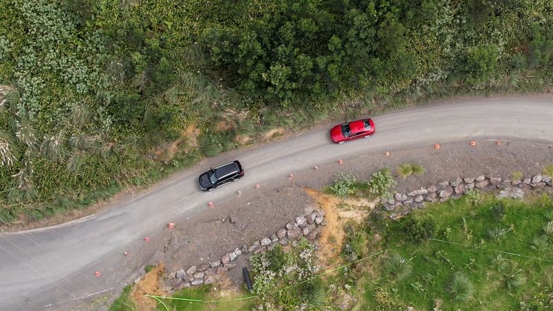 VIDEO - Community hui help drive road repairs